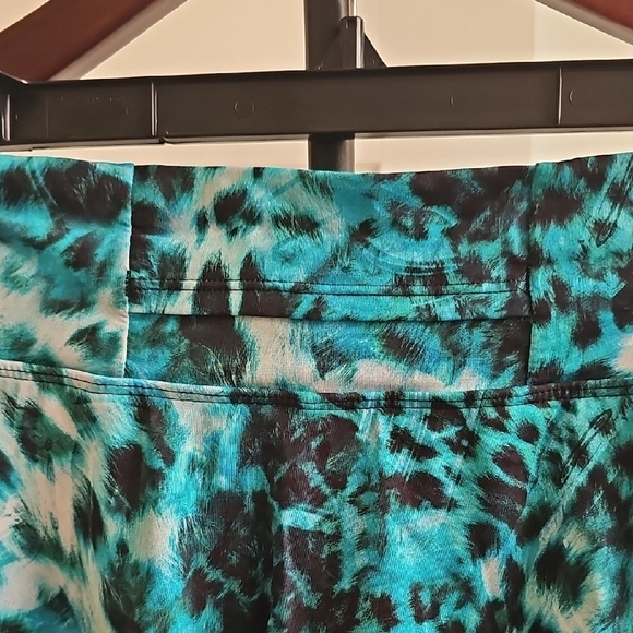 SassyFun Dona Jo Electric Blue and Black Ruffled Tennis Or Pickleball Skirt - Picture 5 of 7